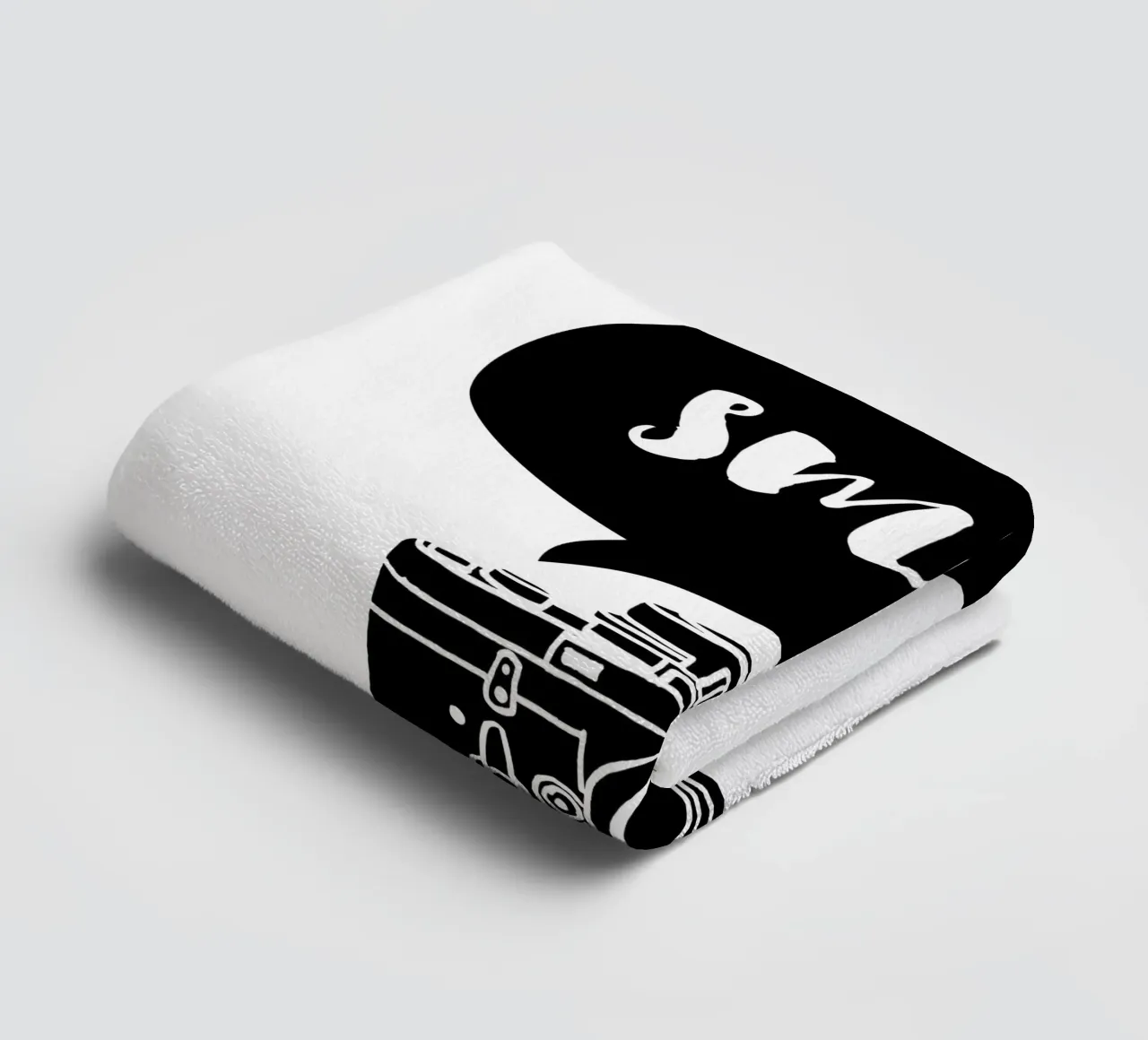 Smile Camera Typografie Design in bianco e nero monocromatico asciugamano da bagno da THE MOTIVATED TYPE