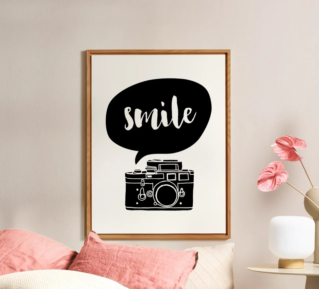 Smile Camera Typografie Design in bianco e nero monocromatico alluminio dibond da THE MOTIVATED TYPE