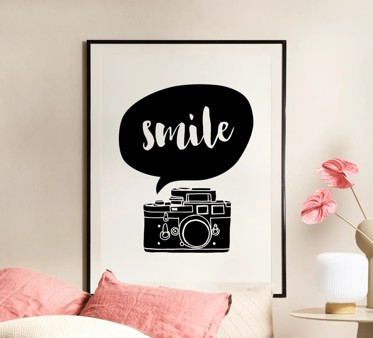 Smile Camera Typografie Design in bianco e nero monocromatico carta hahnemühle da THE MOTIVATED TYPE