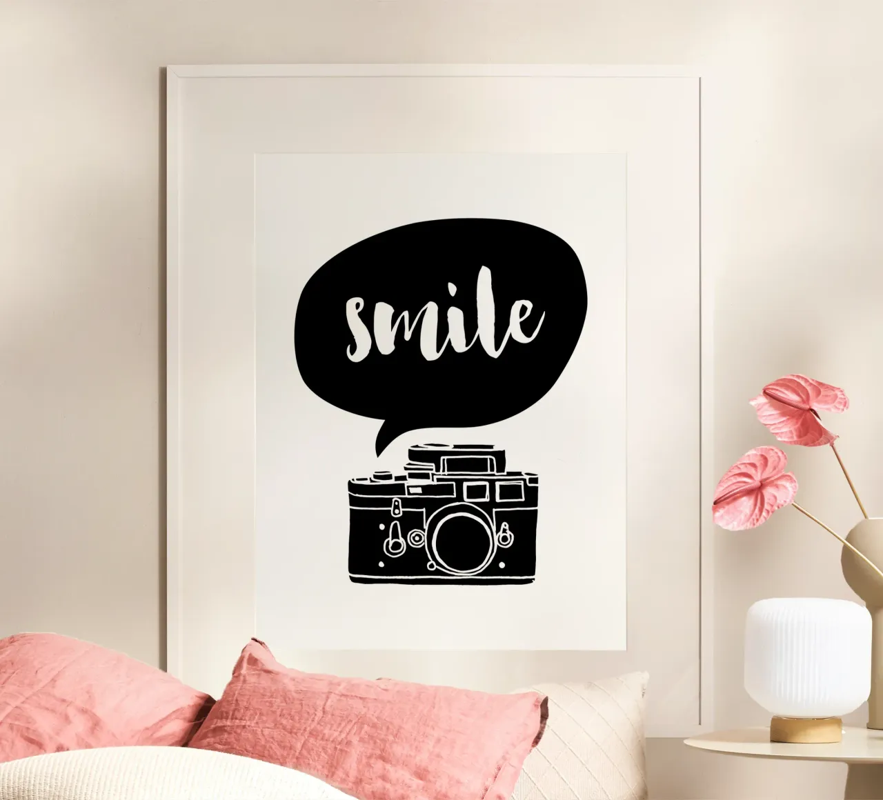 Smile Camera Typografie Design in bianco e nero monocromatico carta hahnemühle da THE MOTIVATED TYPE