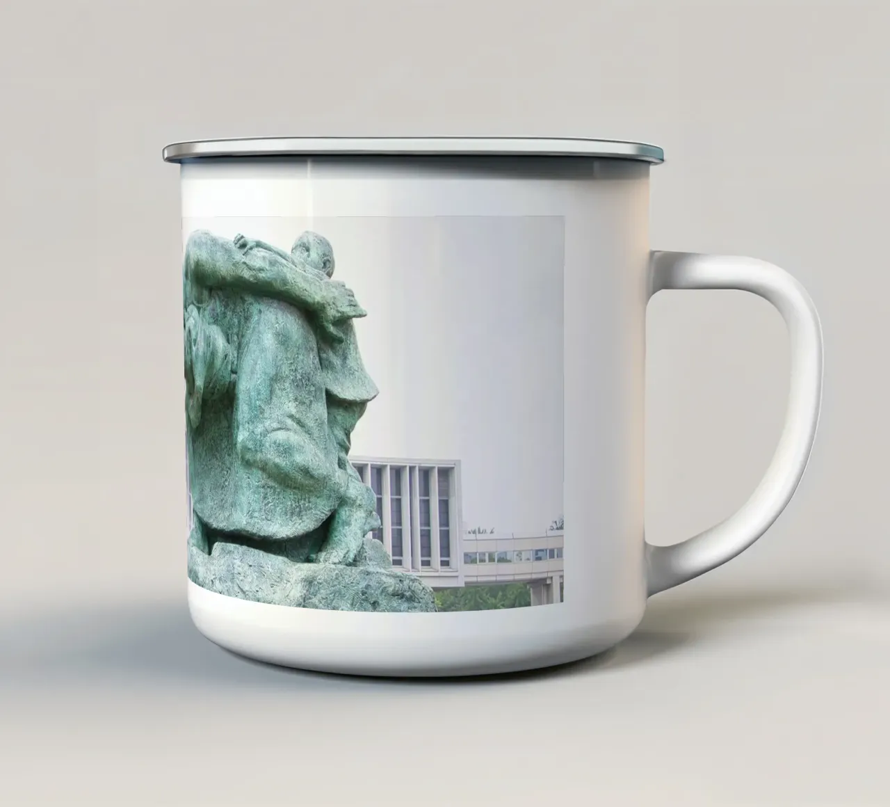 Mutter und Kind Statue in Hiroshima - Friedensdenkmal Emaille Tasse von Ben & Clo creations