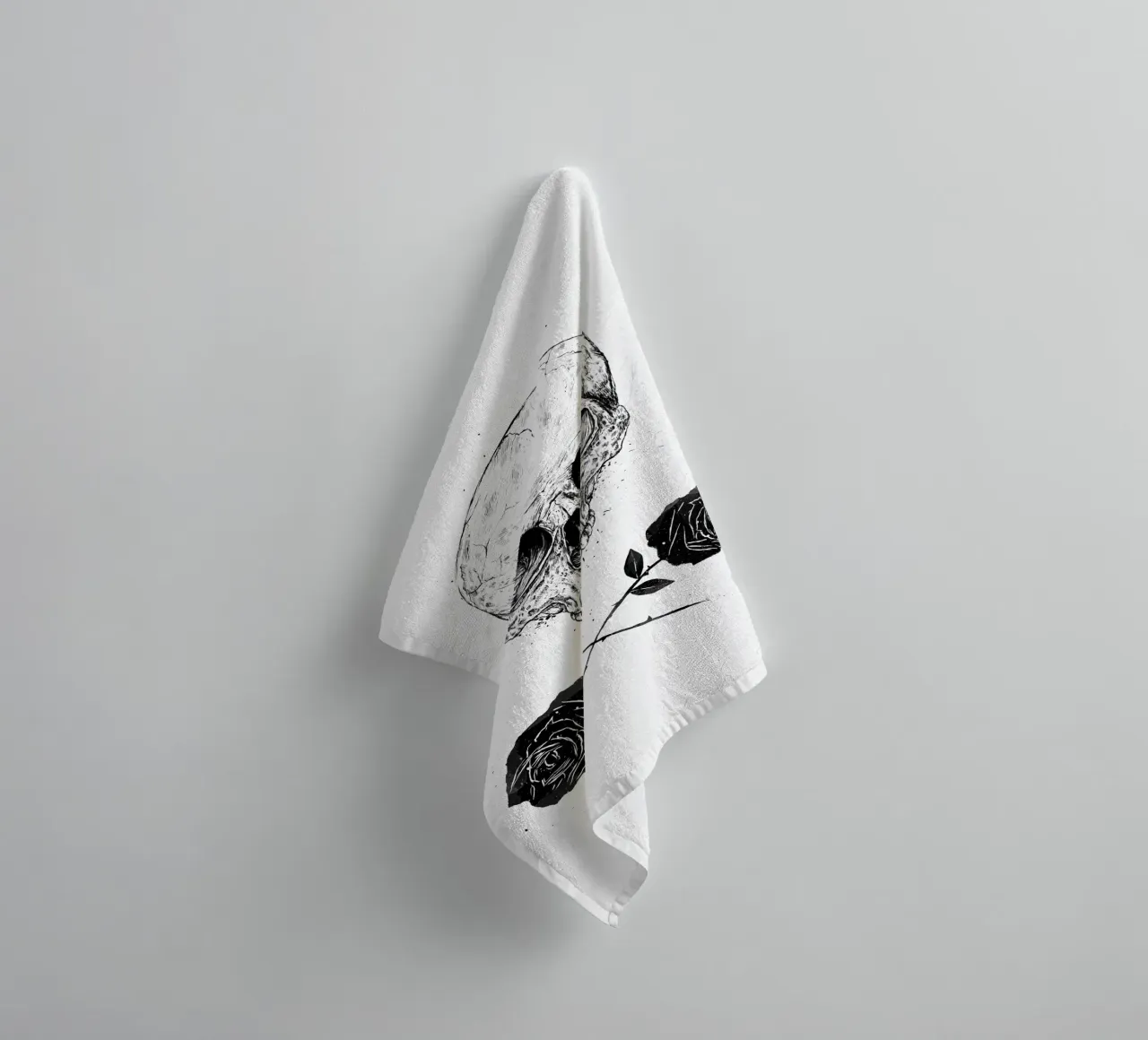 Skull N' Roses asciugamano da bagno da Balazs Solti