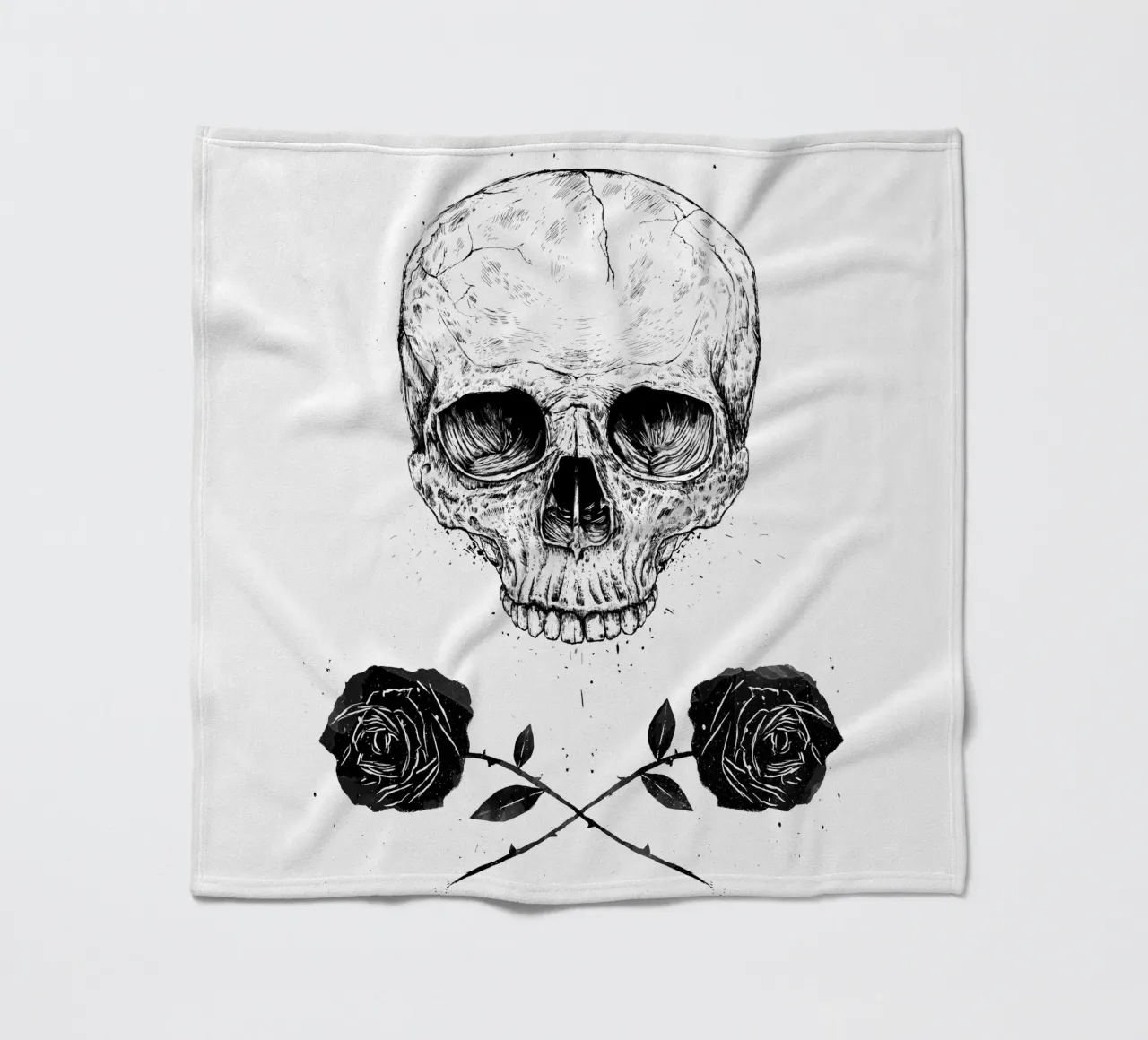 Skull N' Roses coperta in pile da Balazs Solti