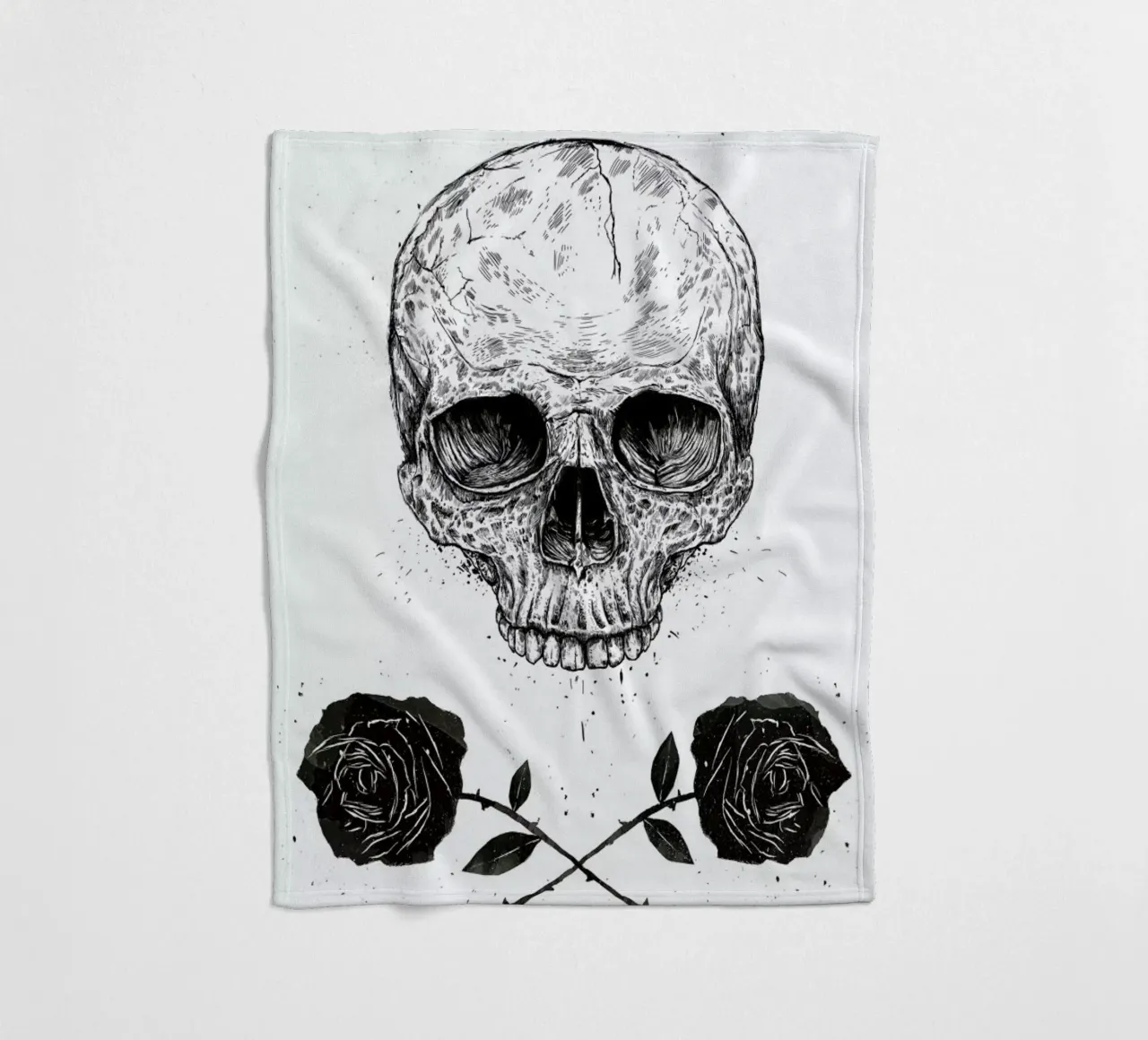 Skull N' Roses coperta in pile da Balazs Solti