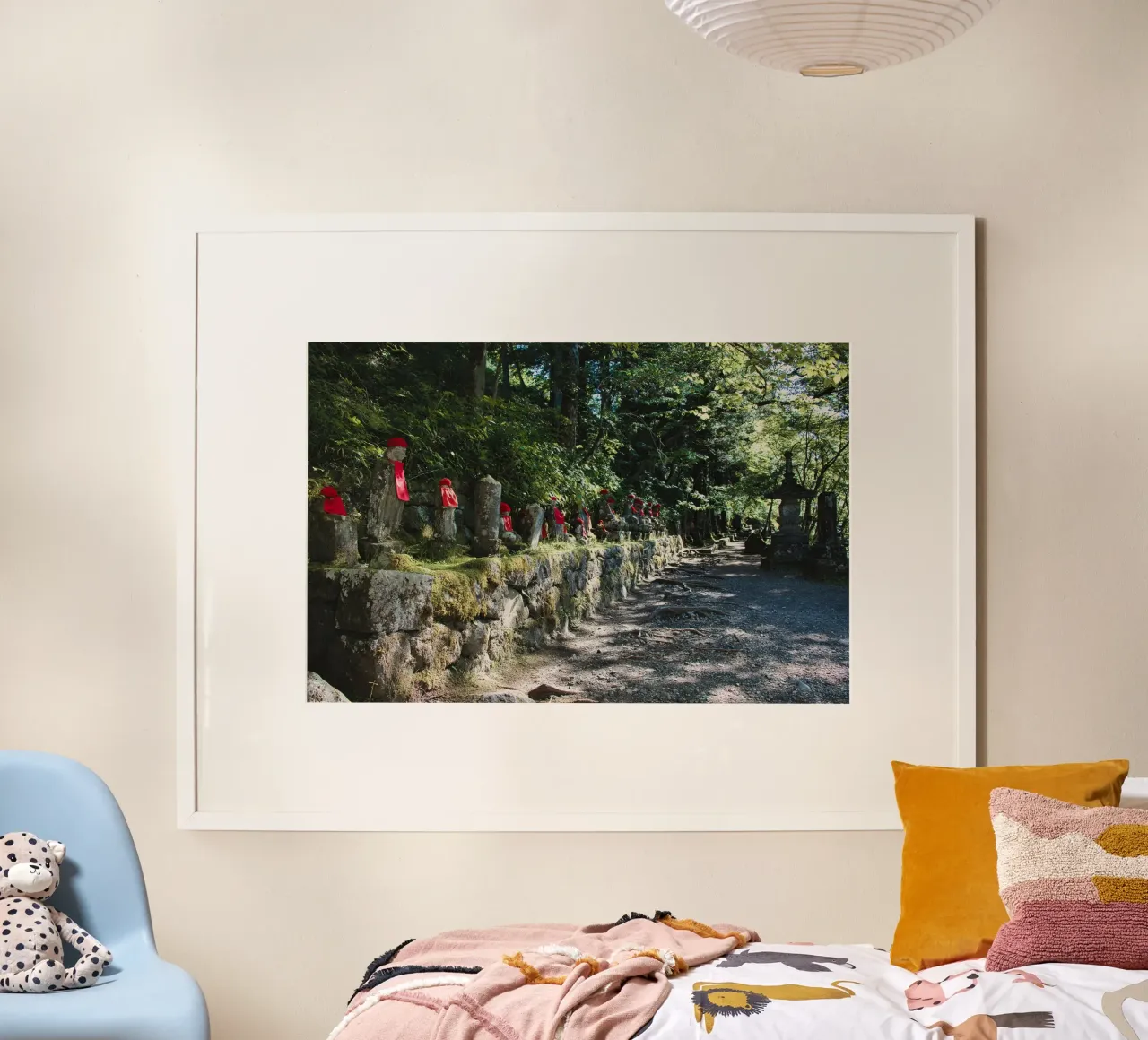 Statue di Buddha lungo il sentiero di Kanmangafuchi, Nikko poster con telaio in plastica da Ben & Clo creations