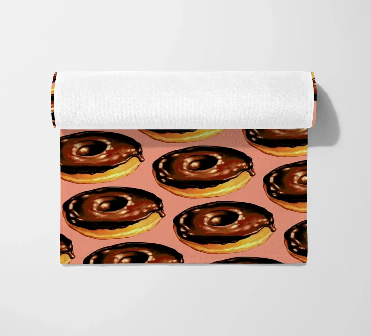 Chocolate Donut Pattern - Pink toalla de playa de Kelly Gilleran