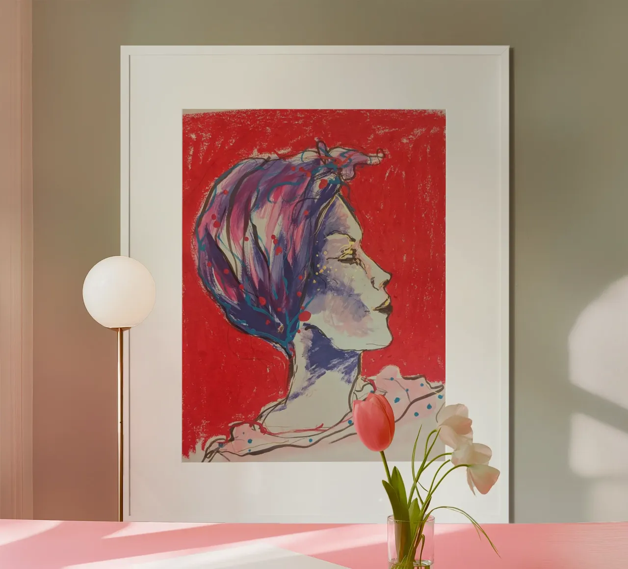 FEMME SUR FOND ROUGE poster con telaio in plastica da Bénédicte Berthod