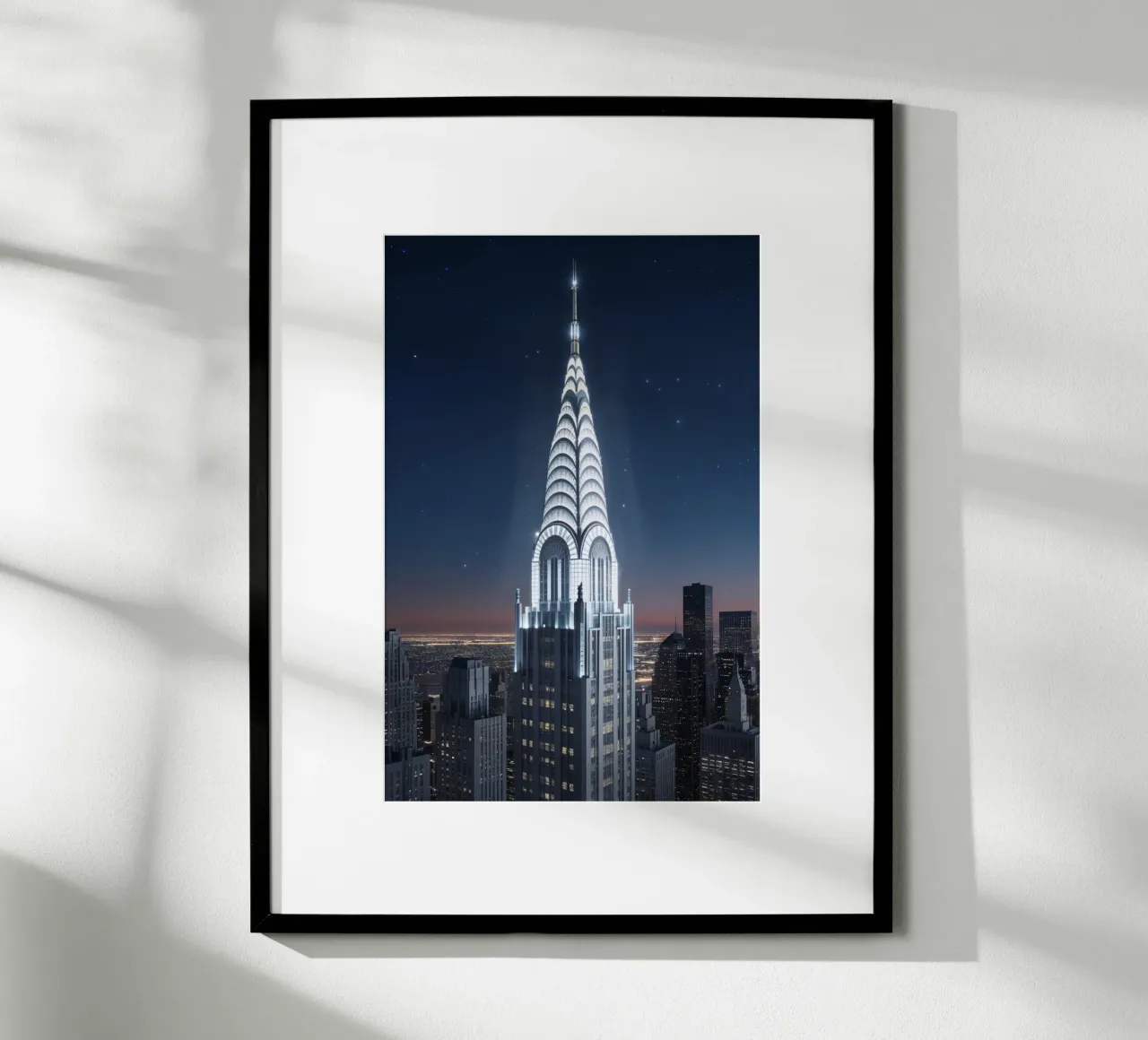 Chrysler Building Glows in the Night Sky poster con telaio in legno da AlbertKlee