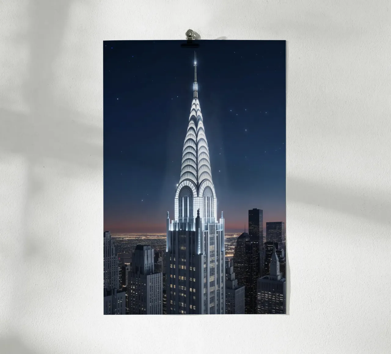 Chrysler Building Glows in the Night Sky poster con telaio in legno da AlbertKlee