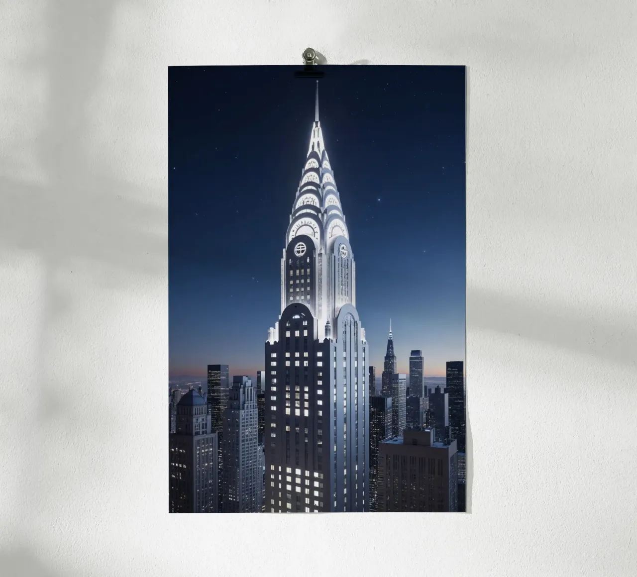 Illuminated Chrysler Building Under Stars poster con telaio in legno da AlbertKlee