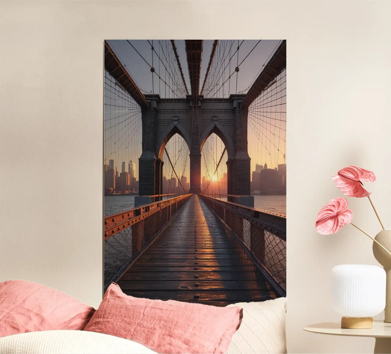 New York’s Brooklyn Bridge in Golden Glow poster con telaio in legno da AlbertKlee