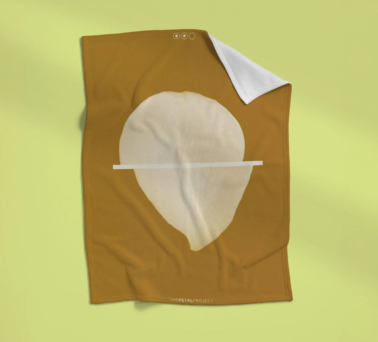 Petal Project No. 02 coperta in pile da Bryon S. White