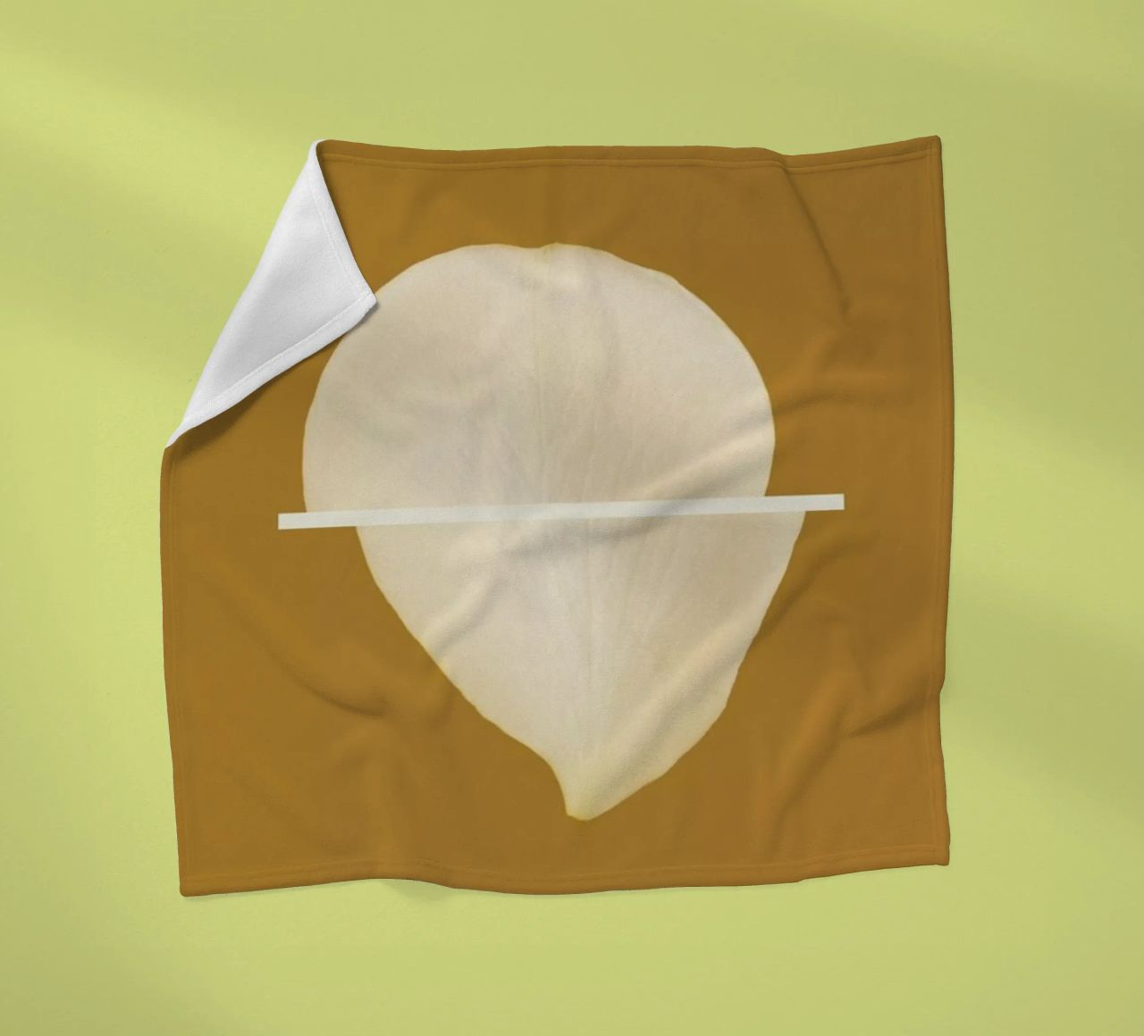 Petal Project No. 02 coperta in pile da Bryon S. White