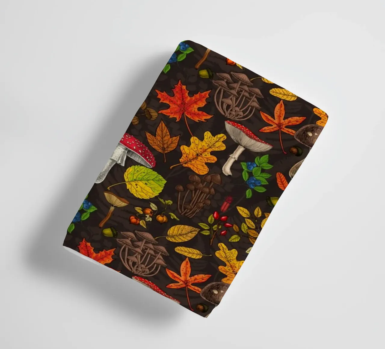 katerina Kirilova - Funghi d'autunno asciugamano da bagno da The Artcircle