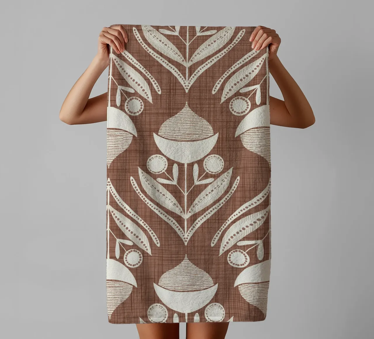Volk Bloem Mokka Mousse - Mid Eeuw Modern Botanisch badhanddoek van susanacosta