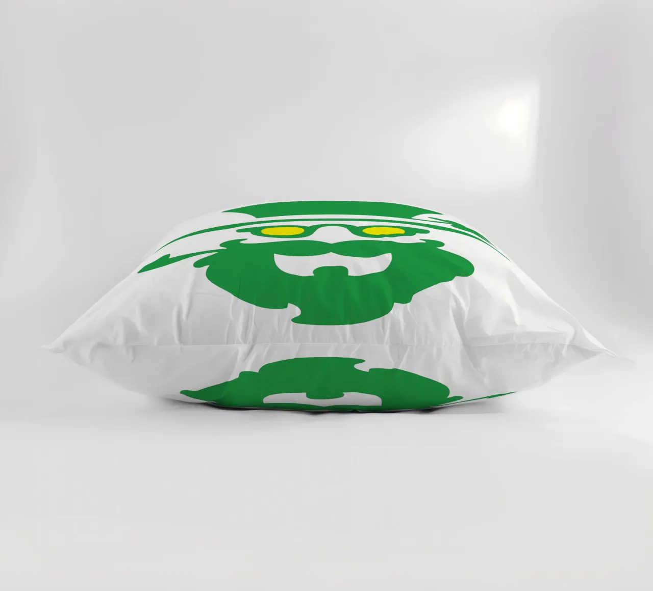baffi di san patrizio design iconico cuscino da onefeelshop