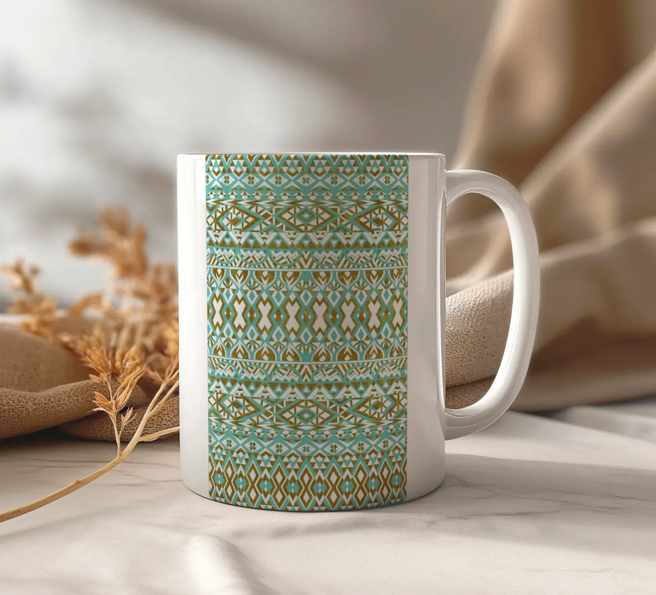 Mint And Gold Tribal Beach tazza in ceramica da Pom Graphic Design