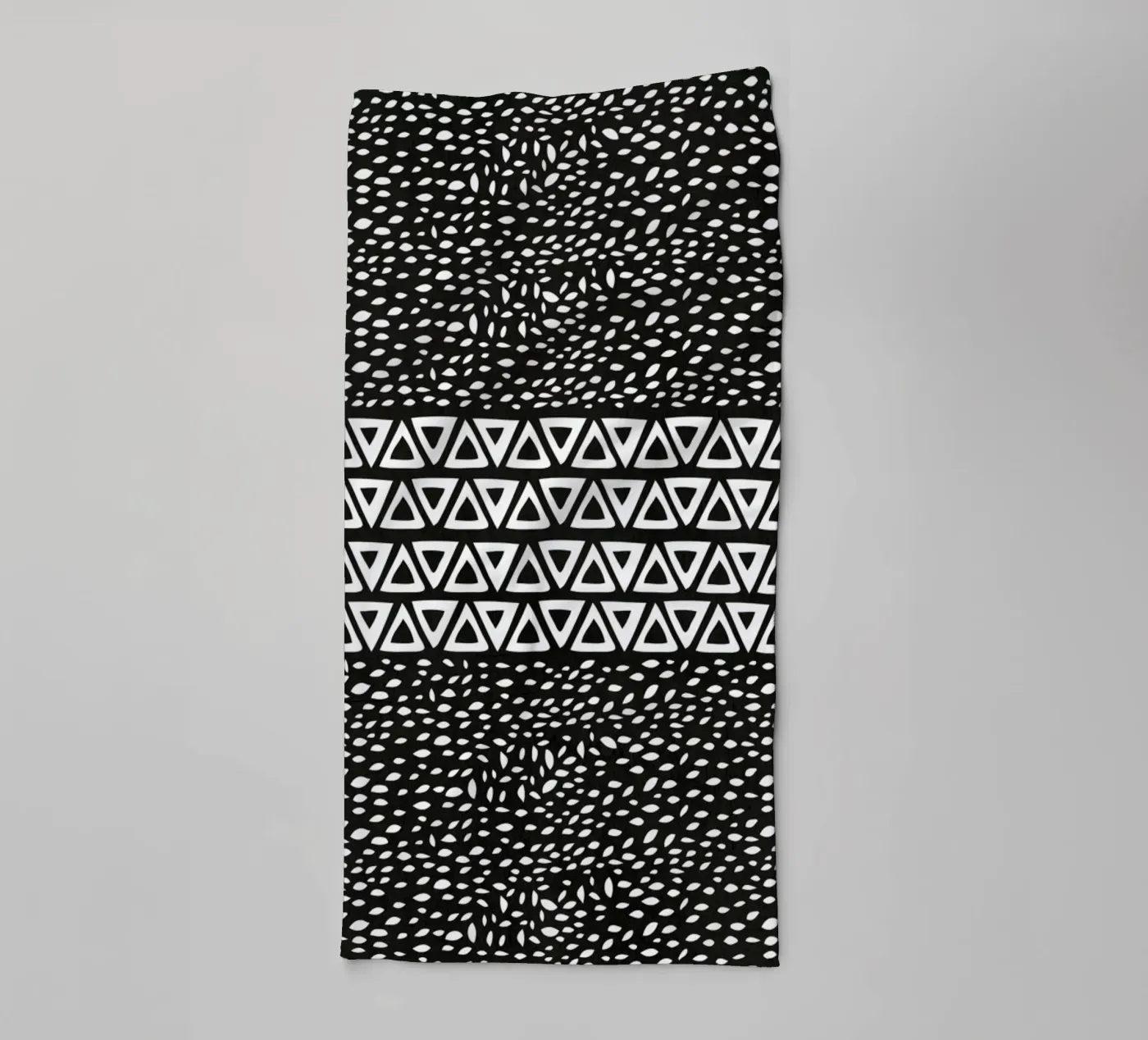 Wind Night Path badhanddoek van Pom Graphic Design