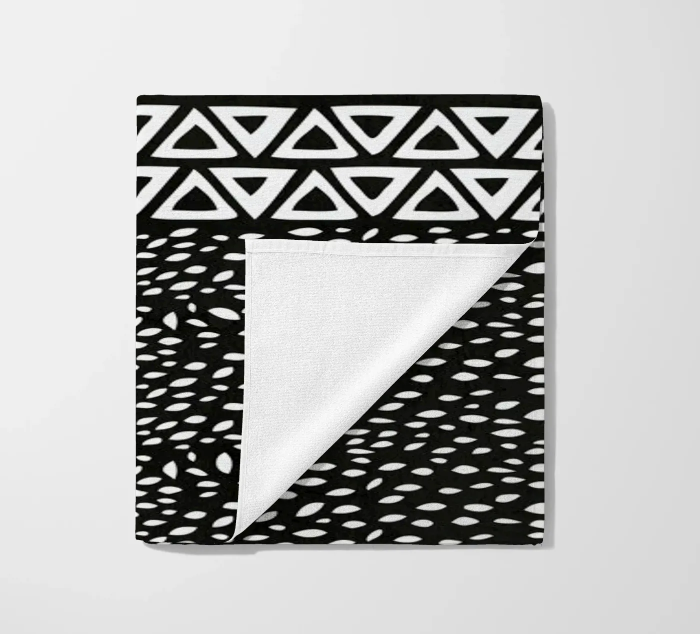Wind Night Path strandhanddoek van Pom Graphic Design