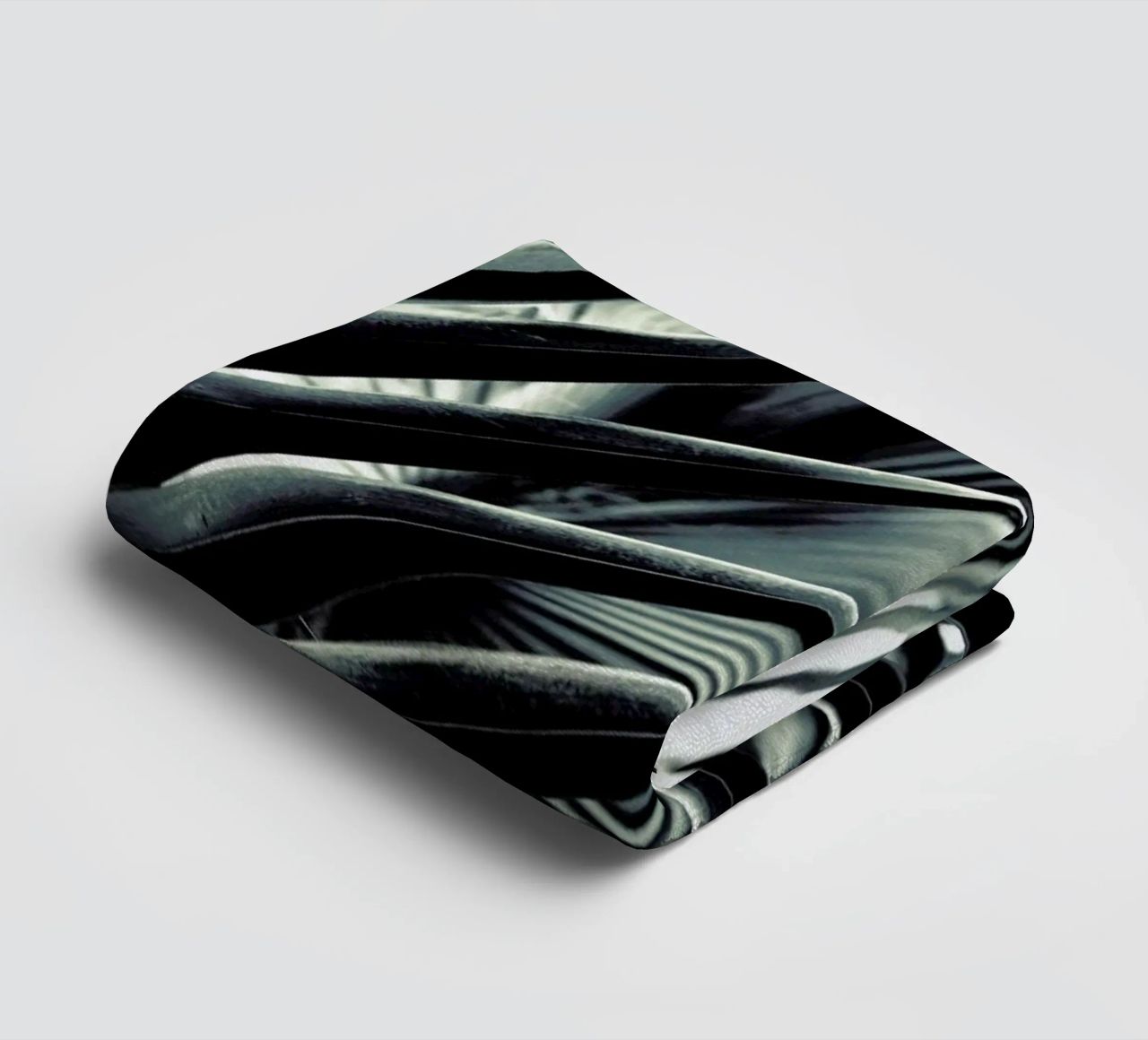 Palm Shade 2 Handtuch von Chris Abatzis