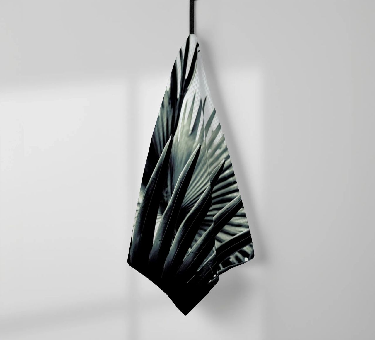 Palm Shade 2 Geschirrtuch von Chris Abatzis