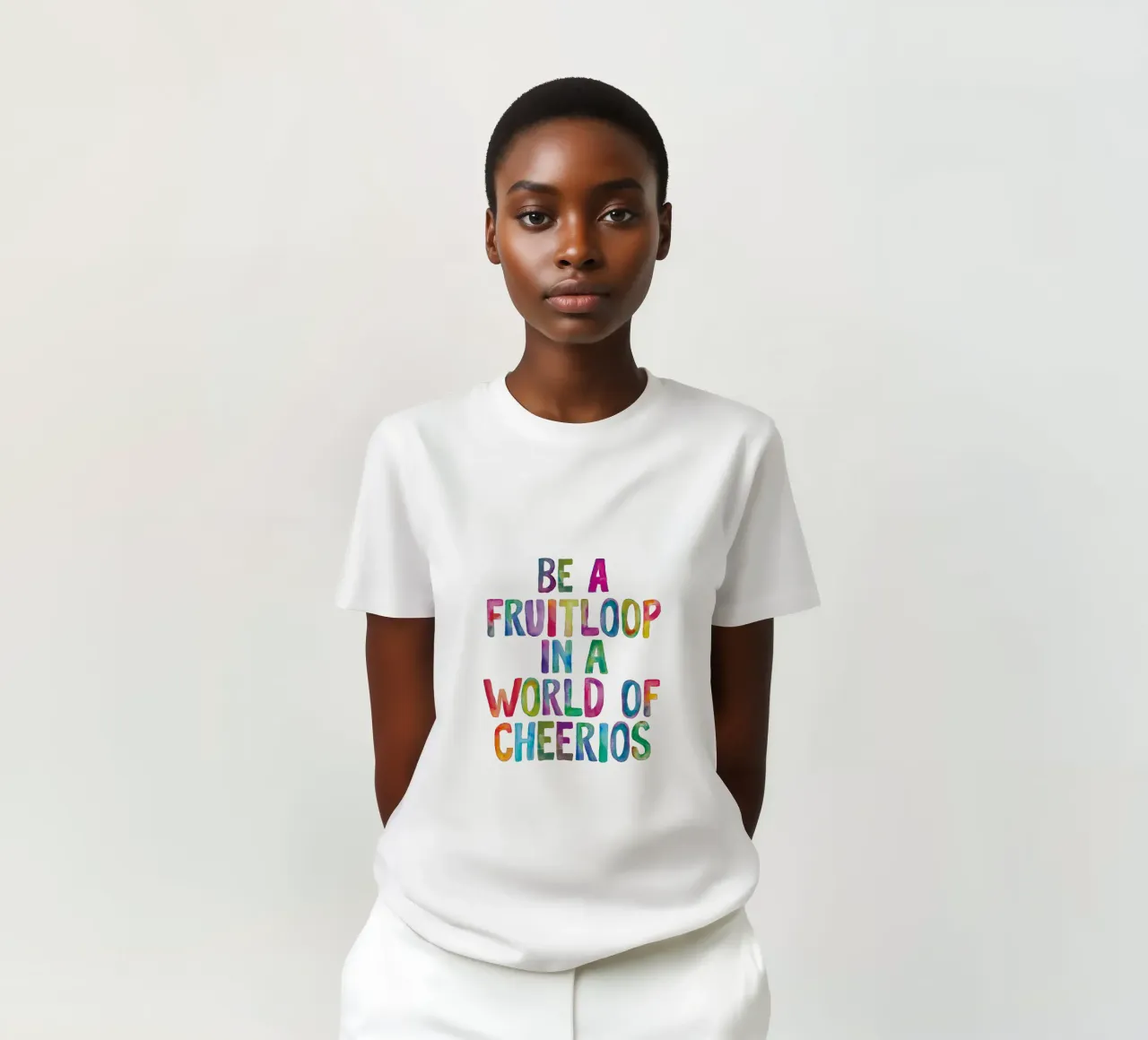 Wees een Fruitloop in een wereld vol Cheerios t-shirt van THE MOTIVATED TYPE