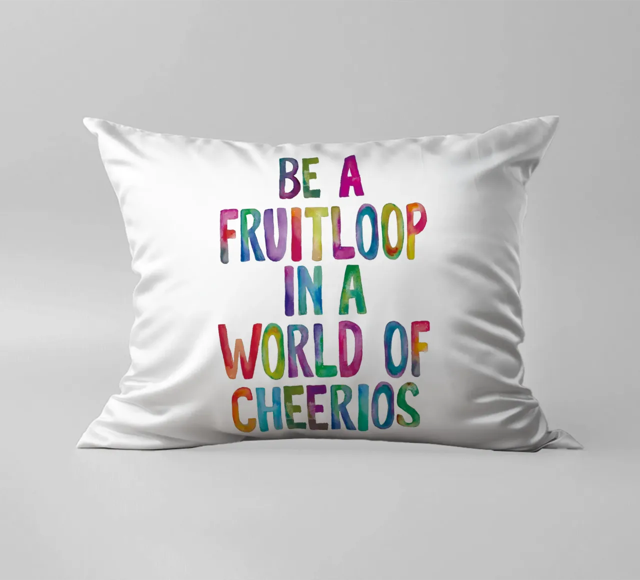 Essere un Fruitloop in un mondo di Cheerios cuscino da THE MOTIVATED TYPE