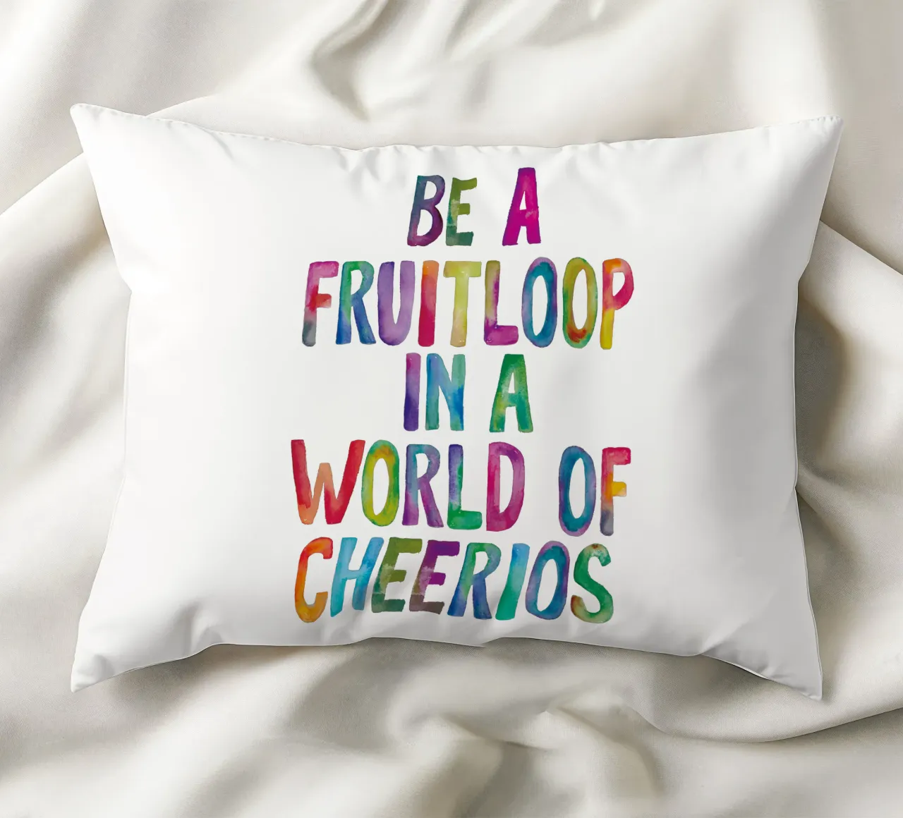 Essere un Fruitloop in un mondo di Cheerios cuscino da THE MOTIVATED TYPE