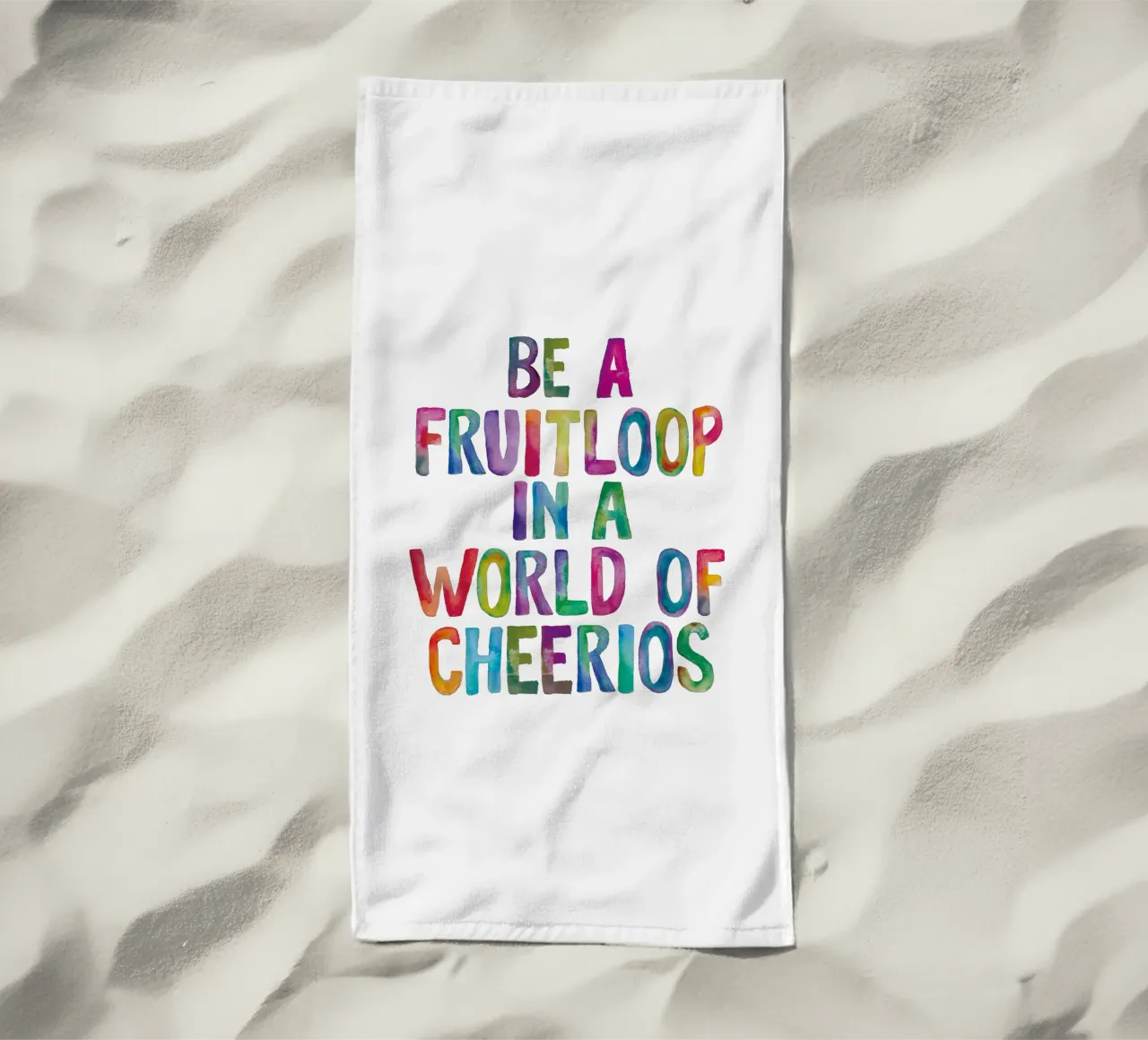 Essere un Fruitloop in un mondo di Cheerios telo mare da THE MOTIVATED TYPE