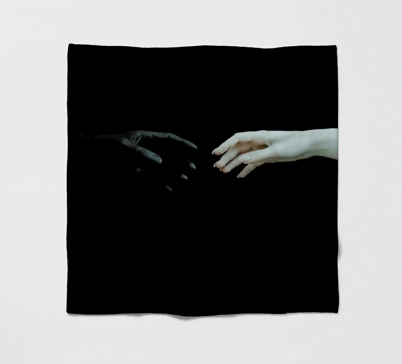 Don't Let Me Go coperta in pile da Jovana Rikalo