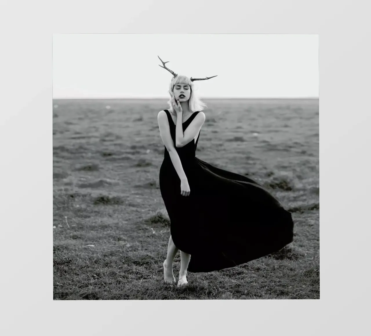 Playing With Demons telo in pvc da Jovana Rikalo