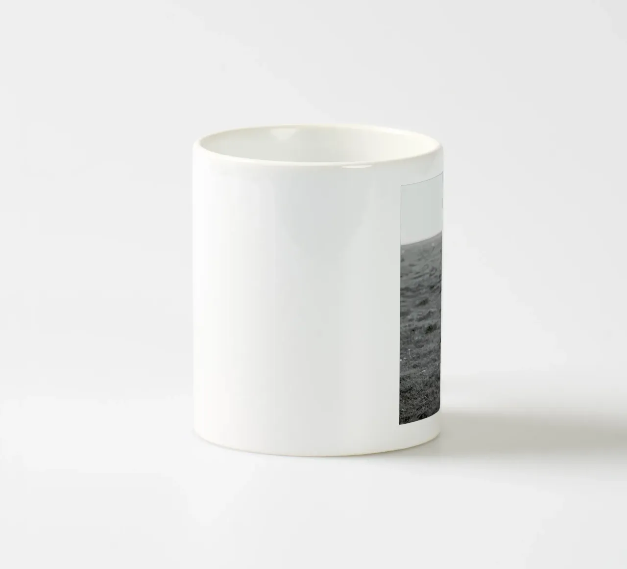 Playing With Demons tazza in ceramica da Jovana Rikalo