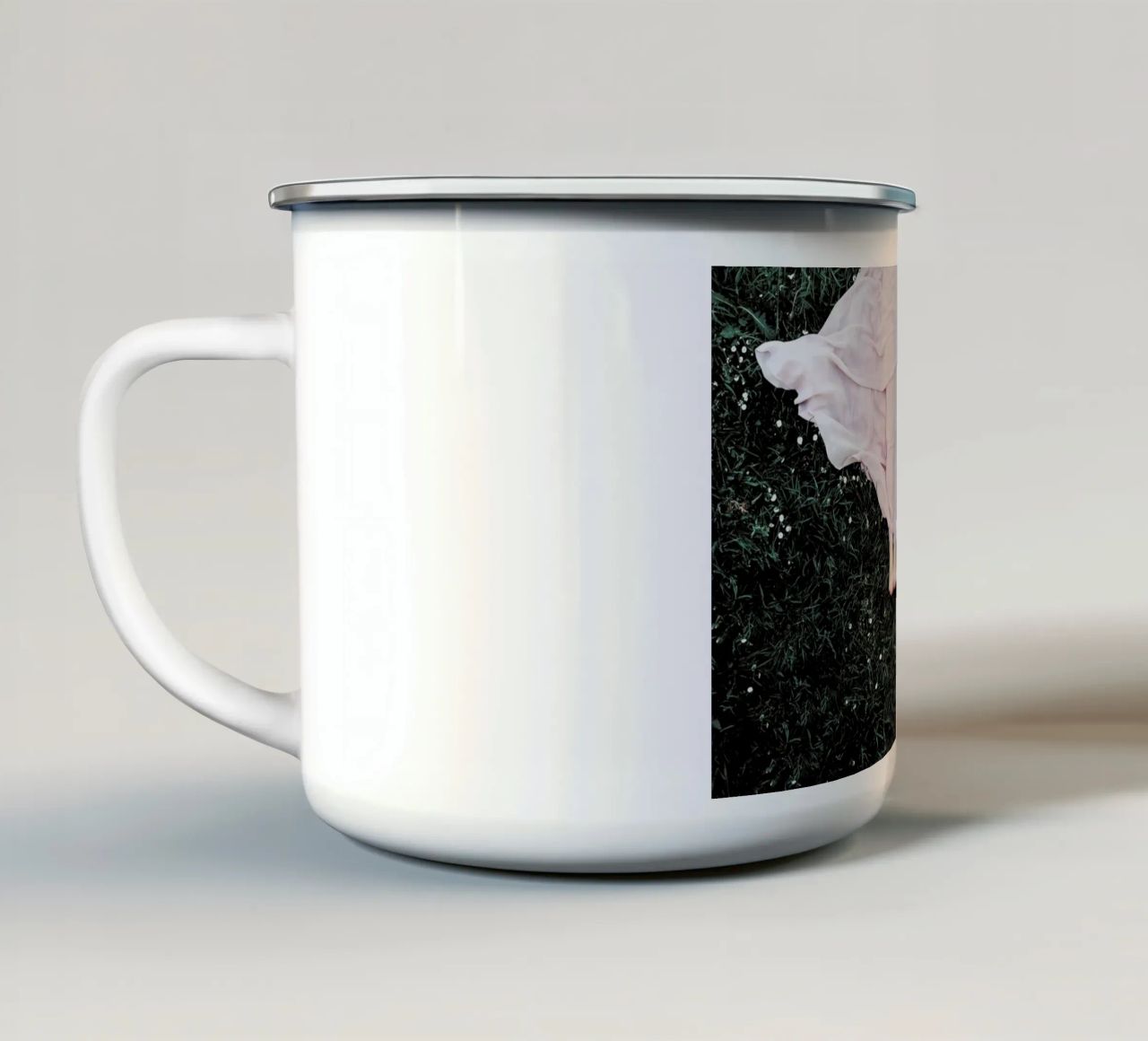 Spring Dream tazza in smalto da Jovana Rikalo