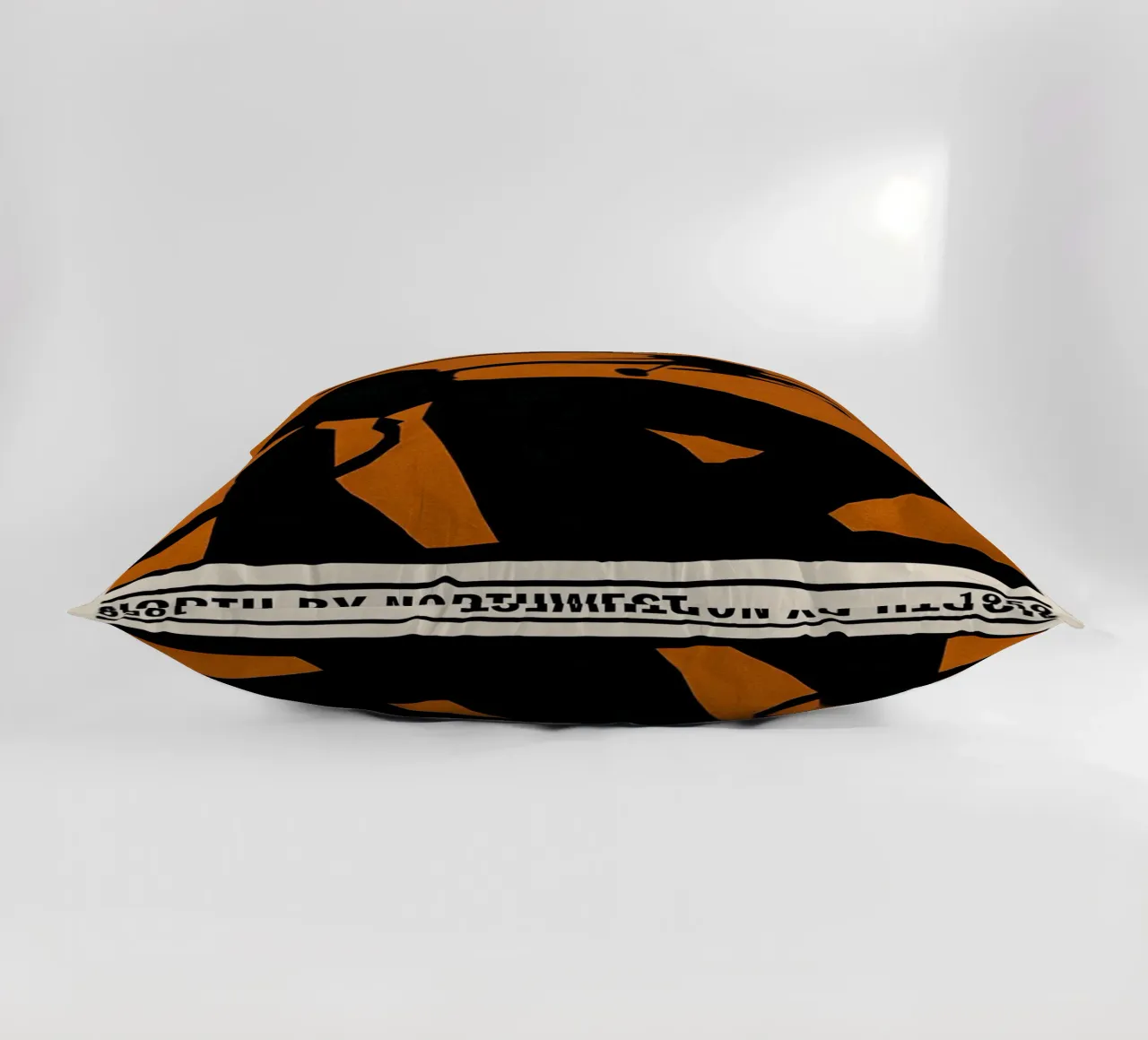North by Northwest cuscino da TheArtstudio