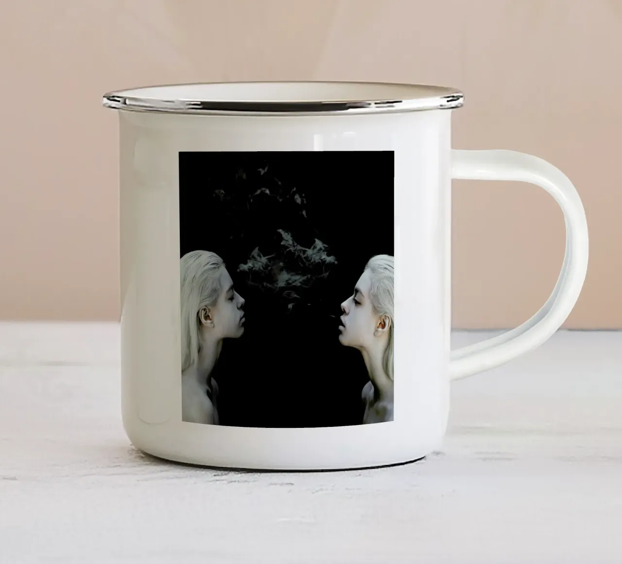 Twins tazza in smalto da Jovana Rikalo