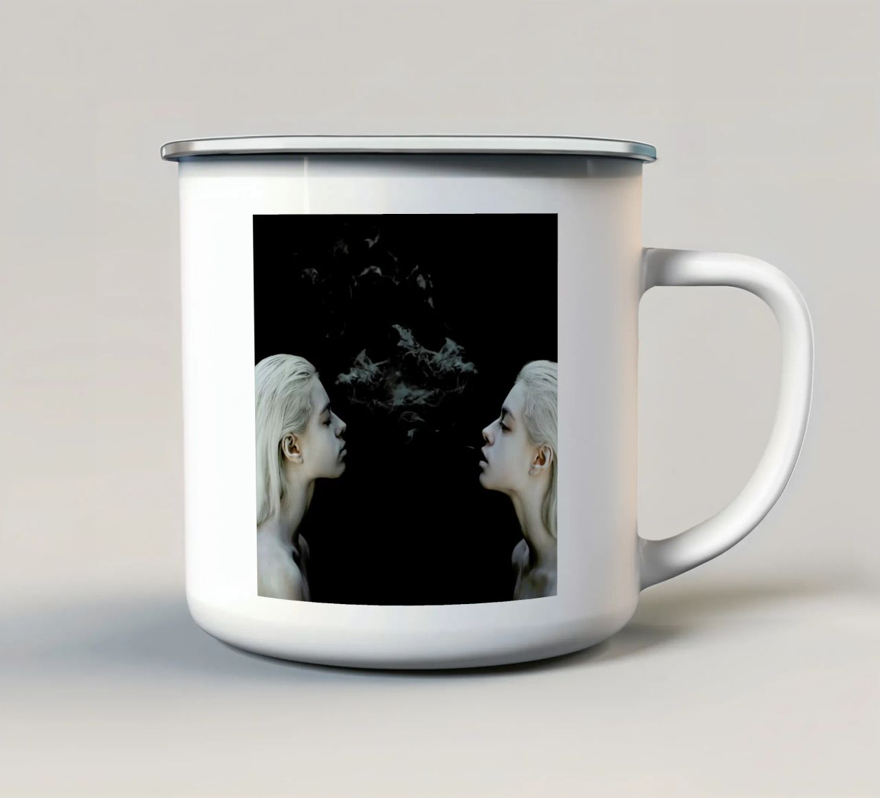 Twins tazza in smalto da Jovana Rikalo