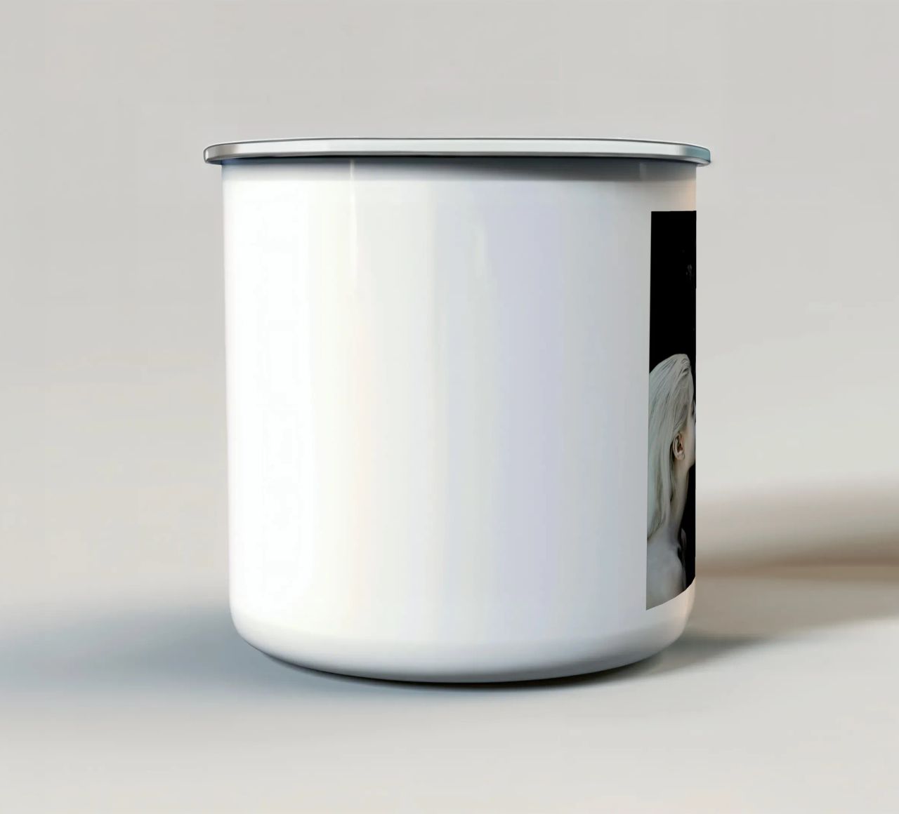 Twins tazza in smalto da Jovana Rikalo