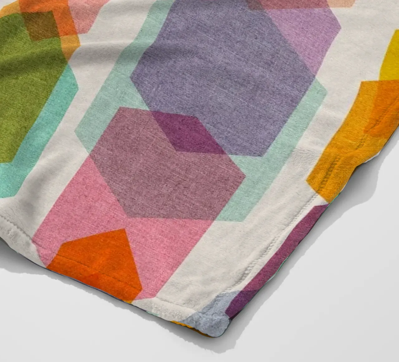 Cecilia Mok - Elements Rainbow Half Drop coperta in pile da The Artcircle