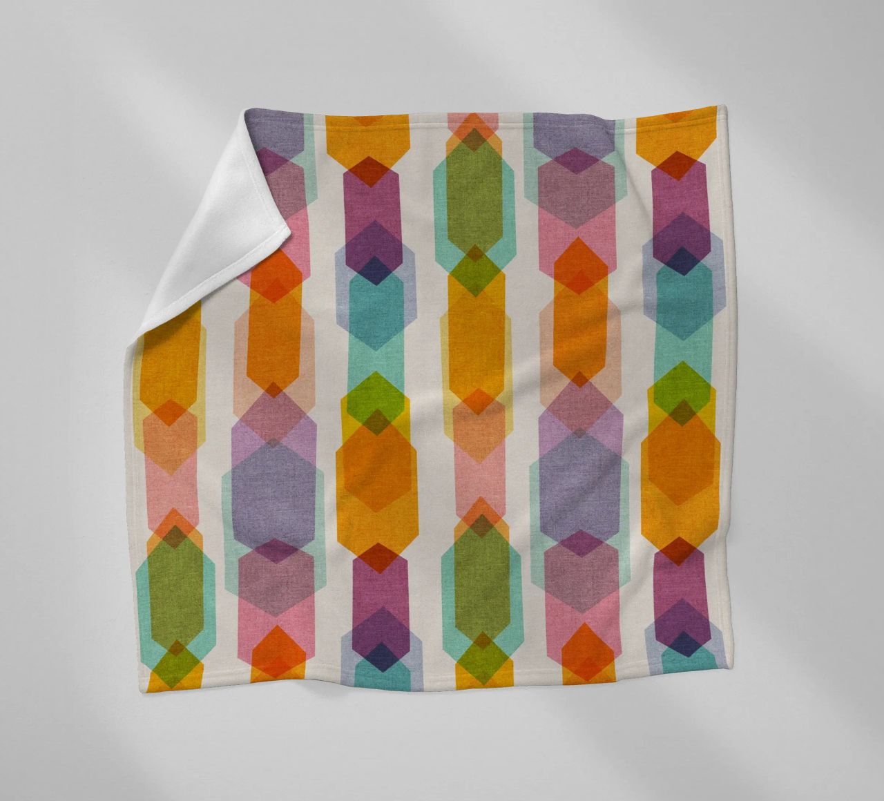 Cecilia Mok - Elements Rainbow Half Drop coperta in pile da The Artcircle