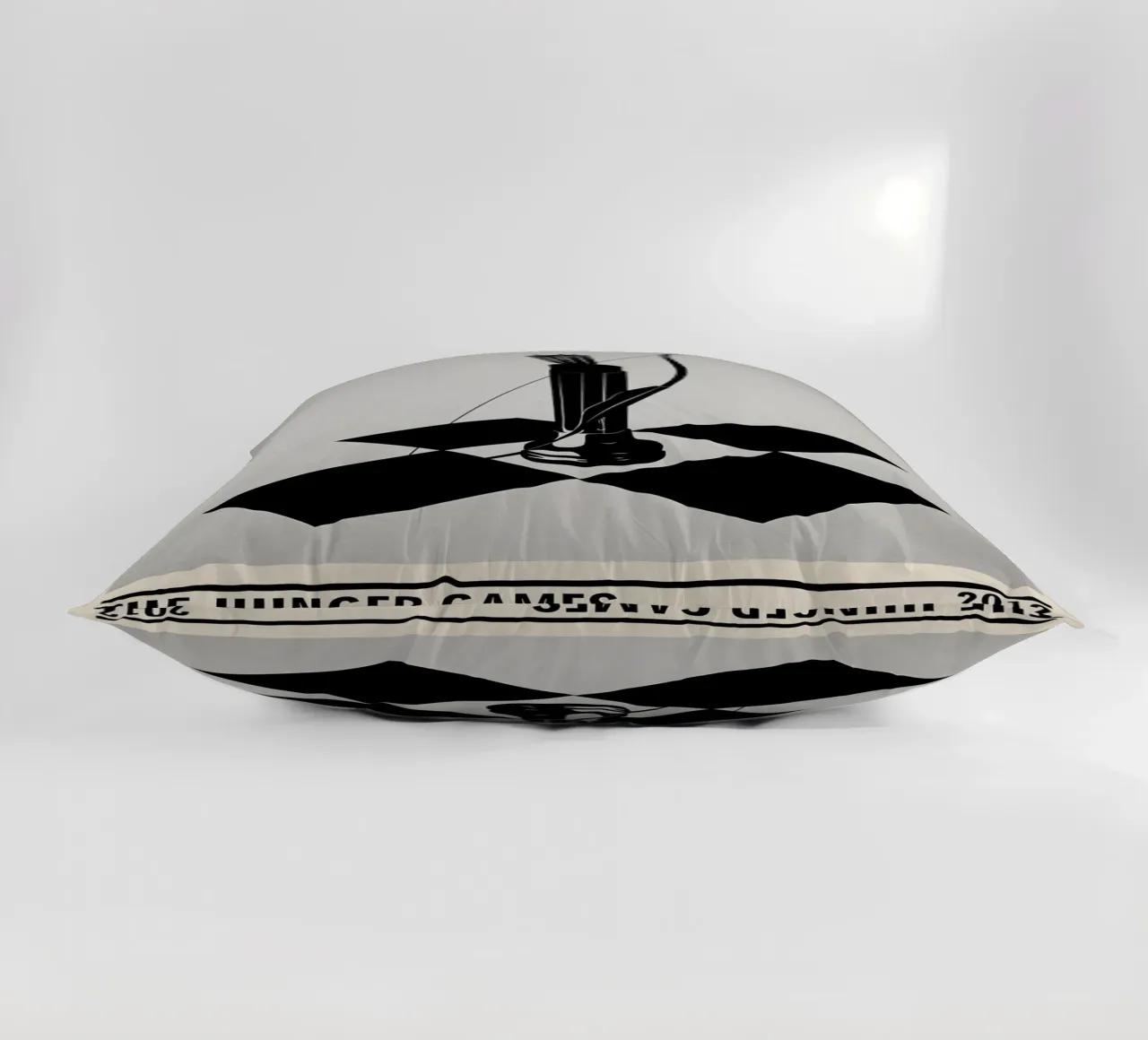 The Hunger Games cuscino da TheArtstudio