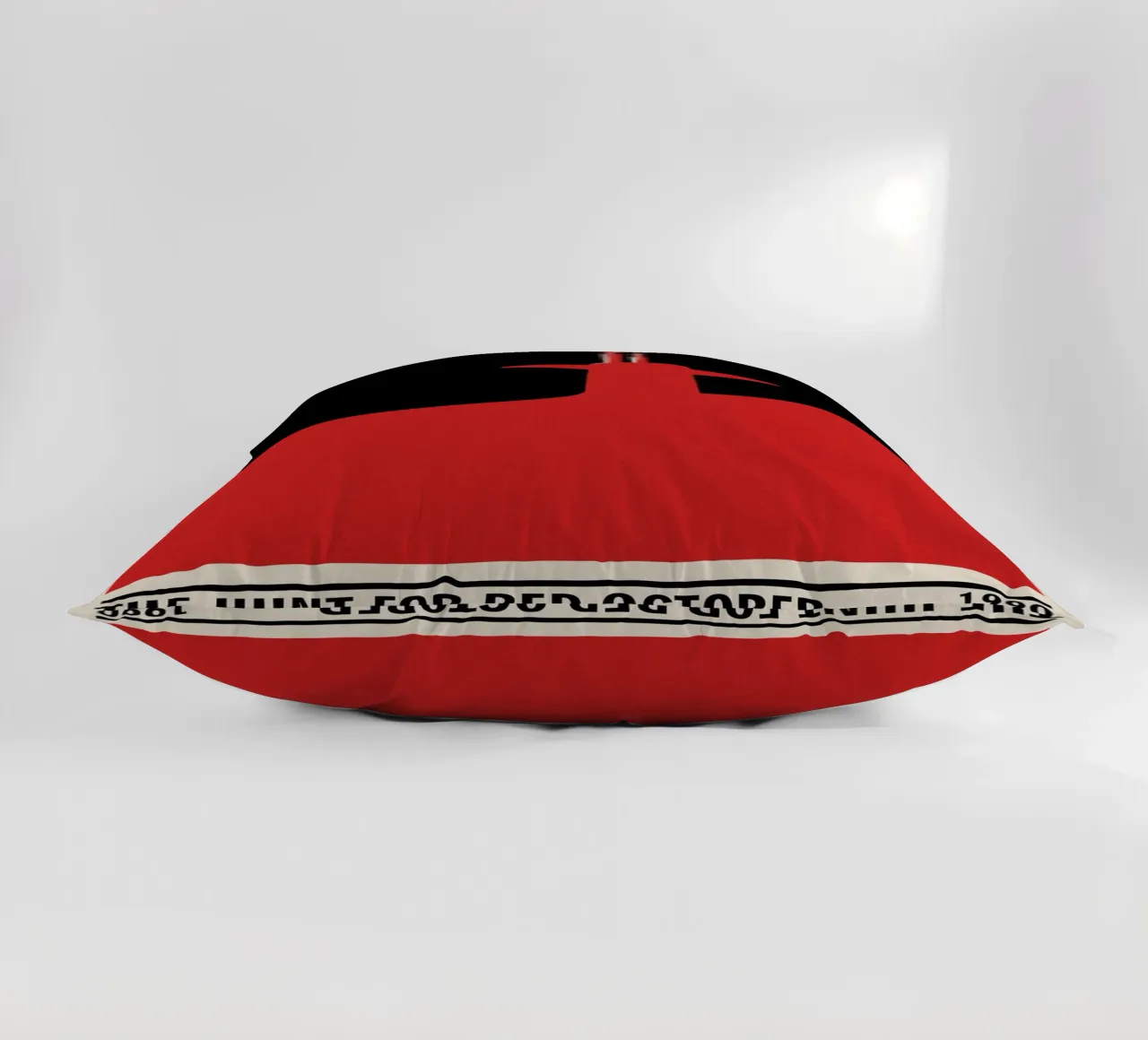 The Hunt for Red October cuscino da TheArtstudio