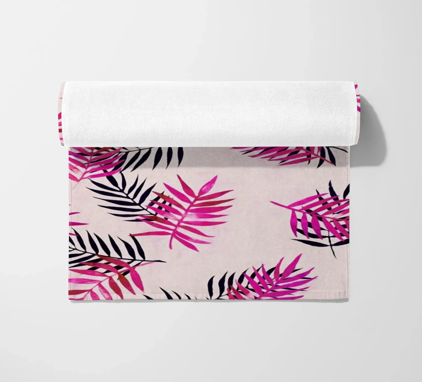 Pink Palm Pattern strandhanddoek van Micklyn Le Feuvre