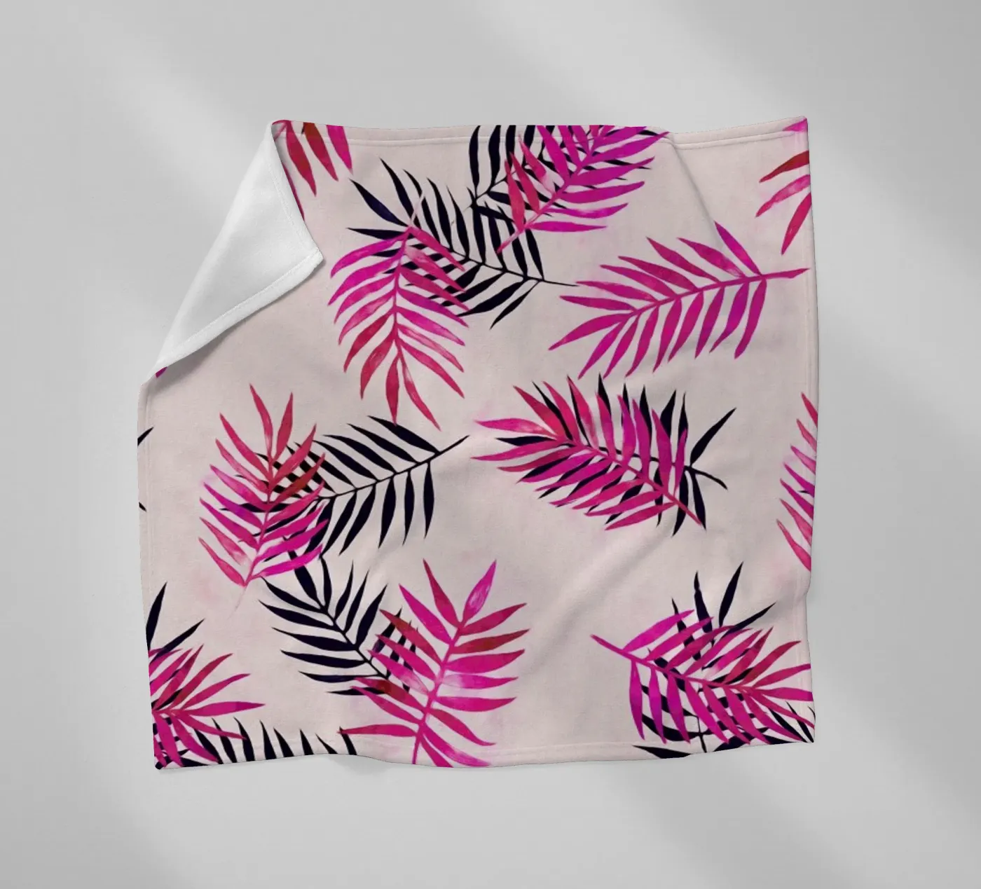 Pink Palm Pattern Fleecedecke von Micklyn Le Feuvre