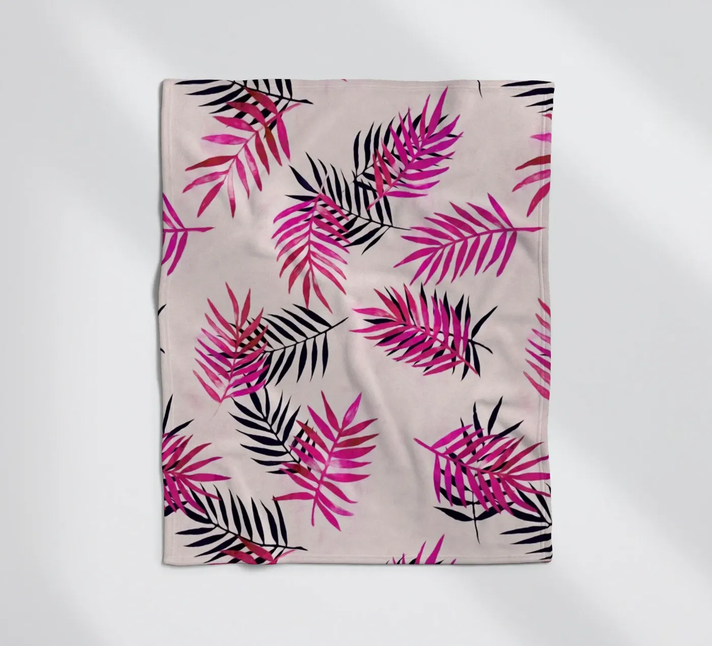 Pink Palm Pattern Fleecedecke von Micklyn Le Feuvre