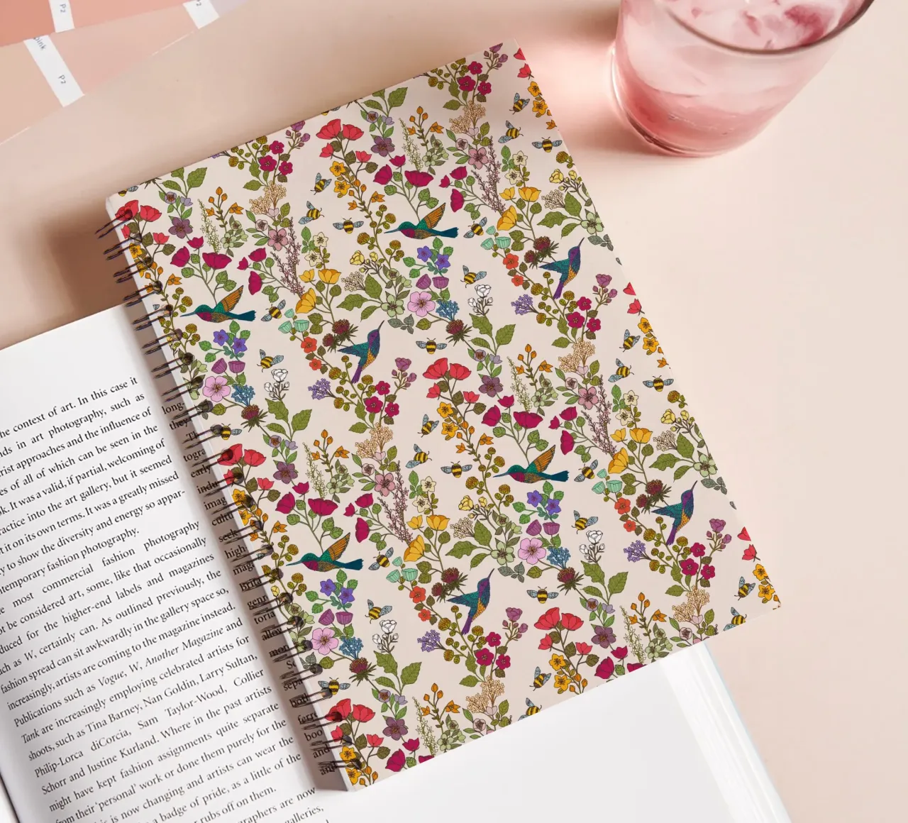 Cecilia Mok - Crema di colibrì e api diario ad anelli da The Artcircle