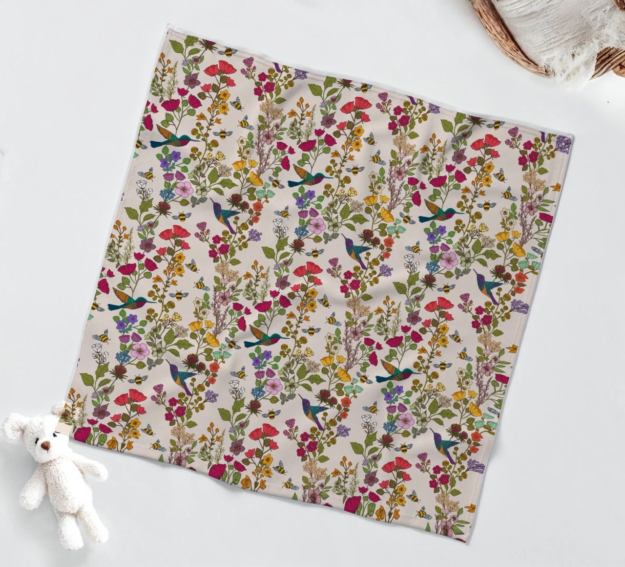 Cecilia Mok - Crema di colibrì e api coperta in pile da The Artcircle
