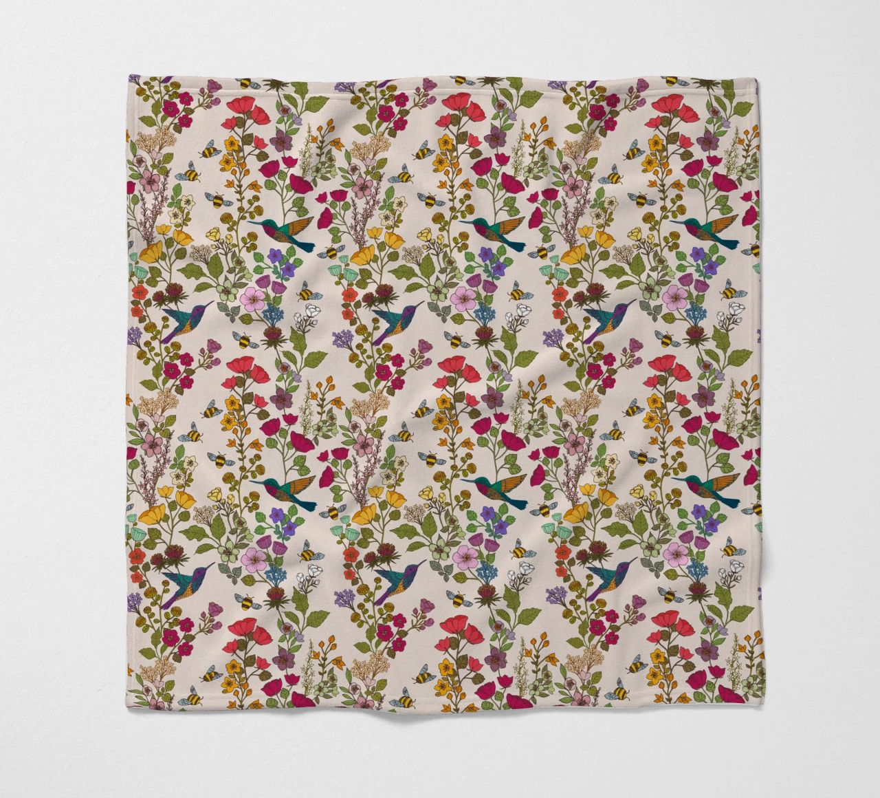 Cecilia Mok - Crema di colibrì e api coperta in pile da The Artcircle