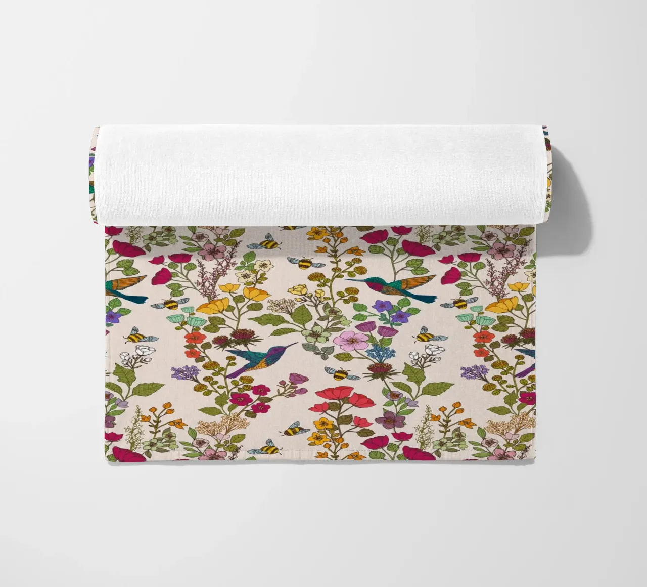 Cecilia Mok - Crema di colibrì e api telo mare da The Artcircle