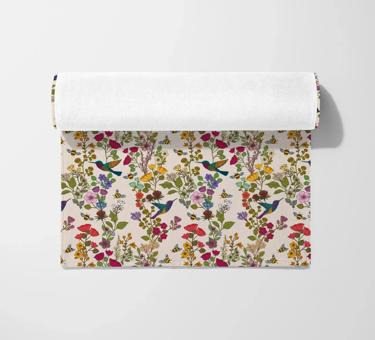 Cecilia Mok - Crema di colibrì e api telo mare da The Artcircle