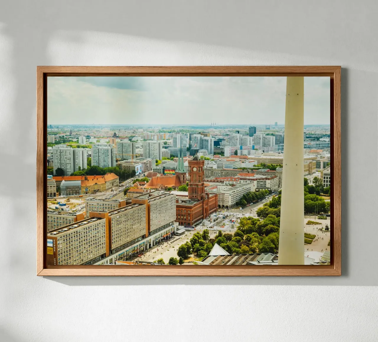 Berlino Alexanderplatz - Vista sulla città e sul Rotes Rathaus tela con Cornice a cassetta da Berlin Moments